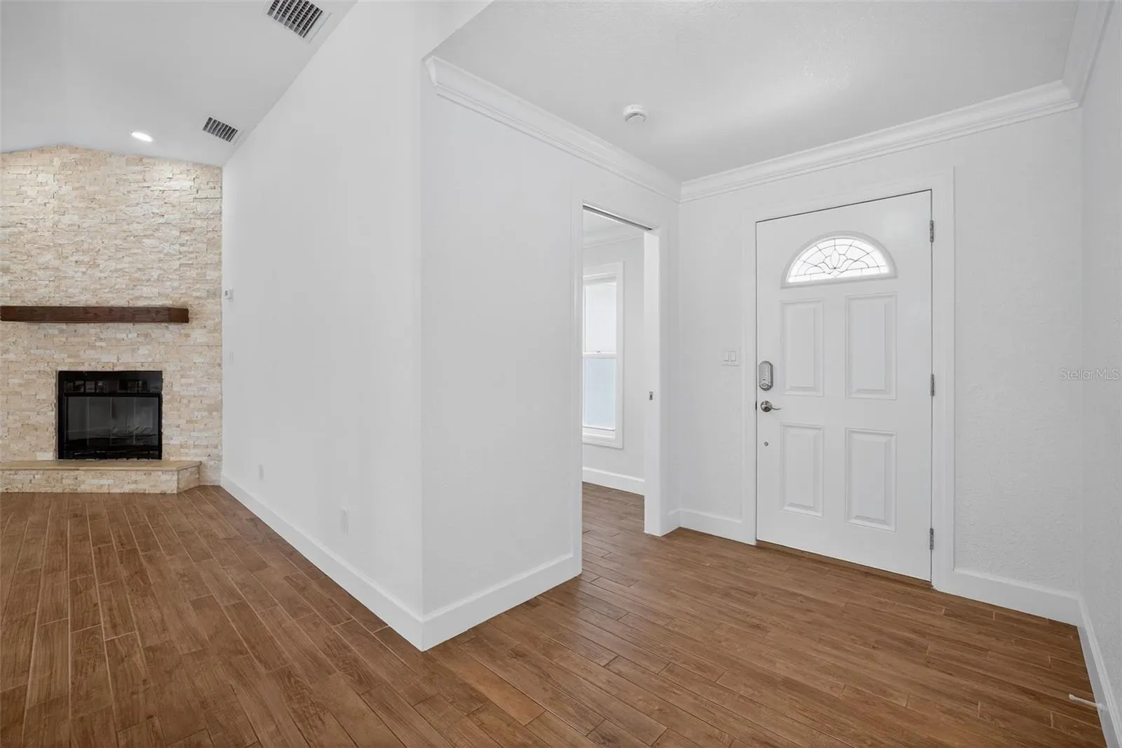 200 NW MADISON CIR