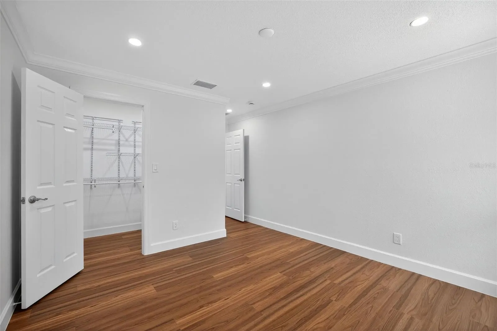 200 NW MADISON CIR