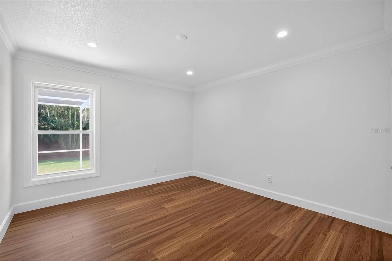 200 NW MADISON CIR