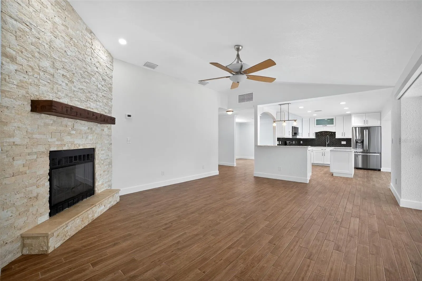 200 NW MADISON CIR