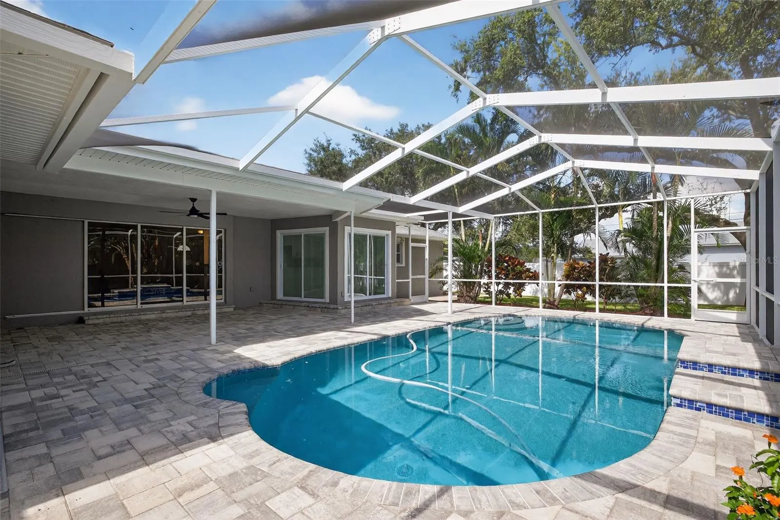 200 NW MADISON CIR