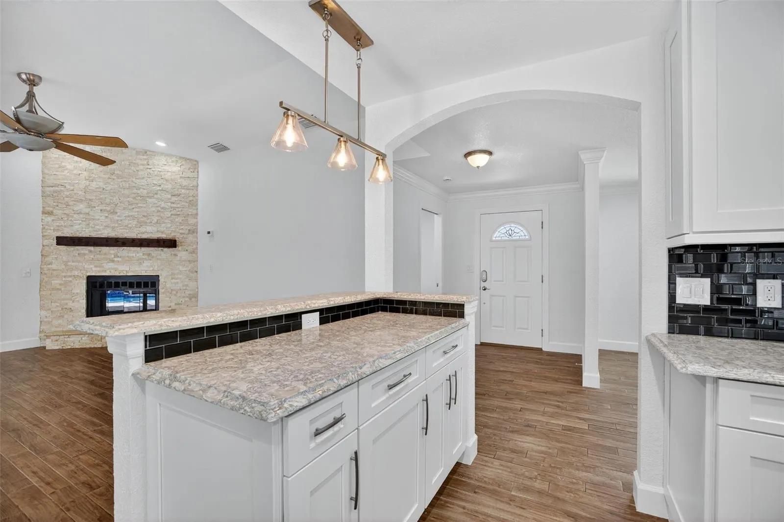 200 NW MADISON CIR