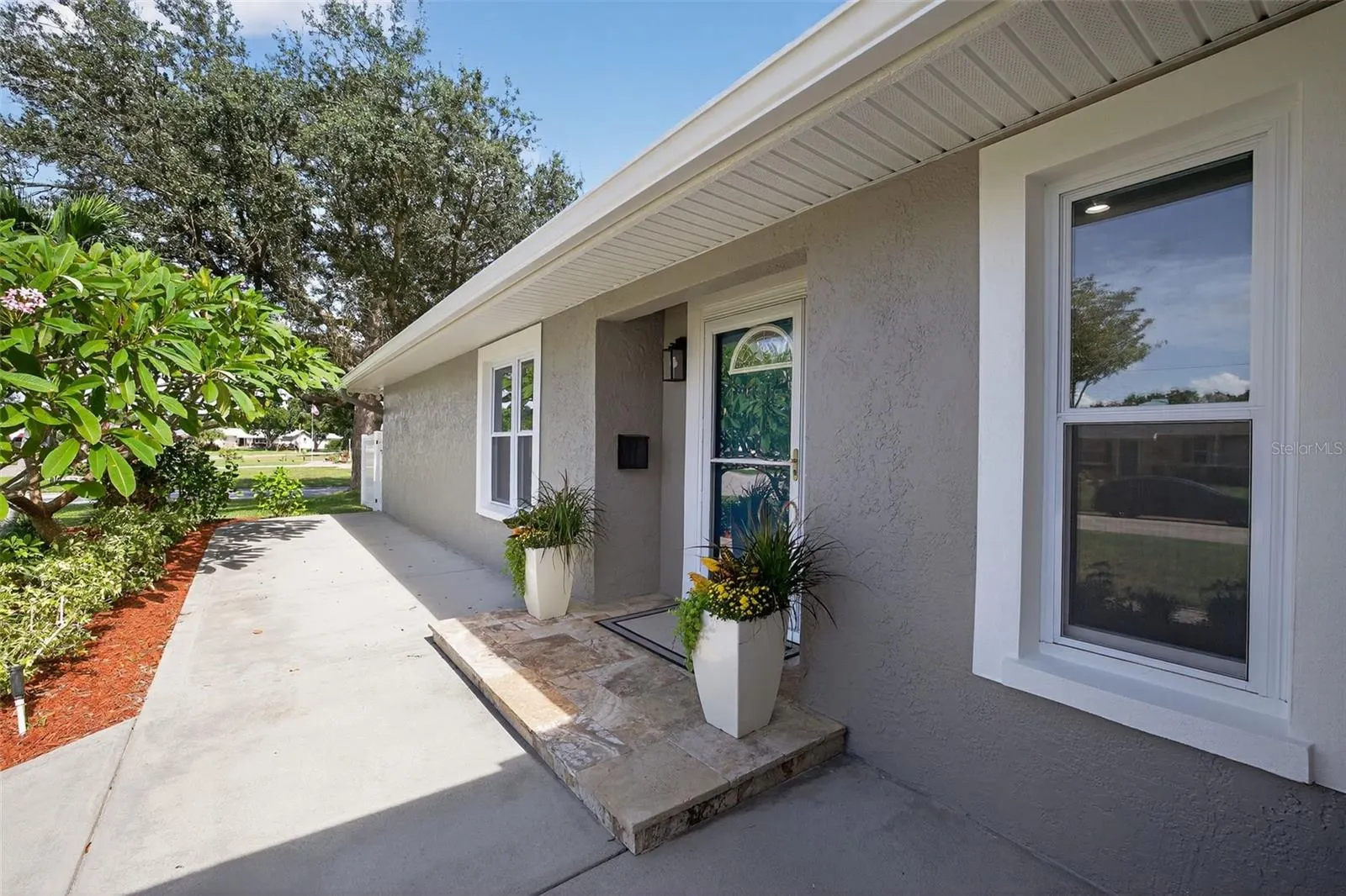 200 NW MADISON CIR