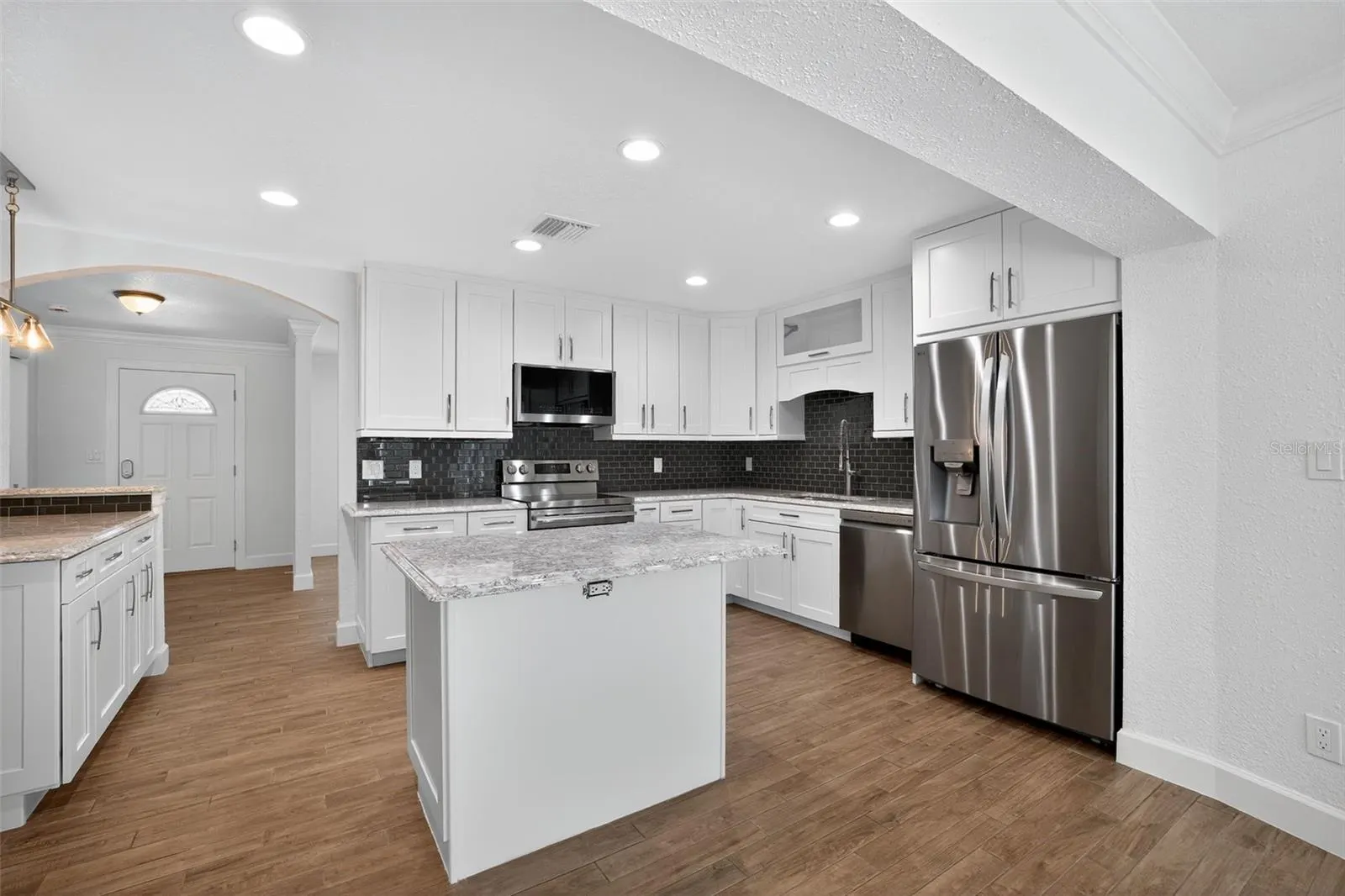 200 NW MADISON CIR