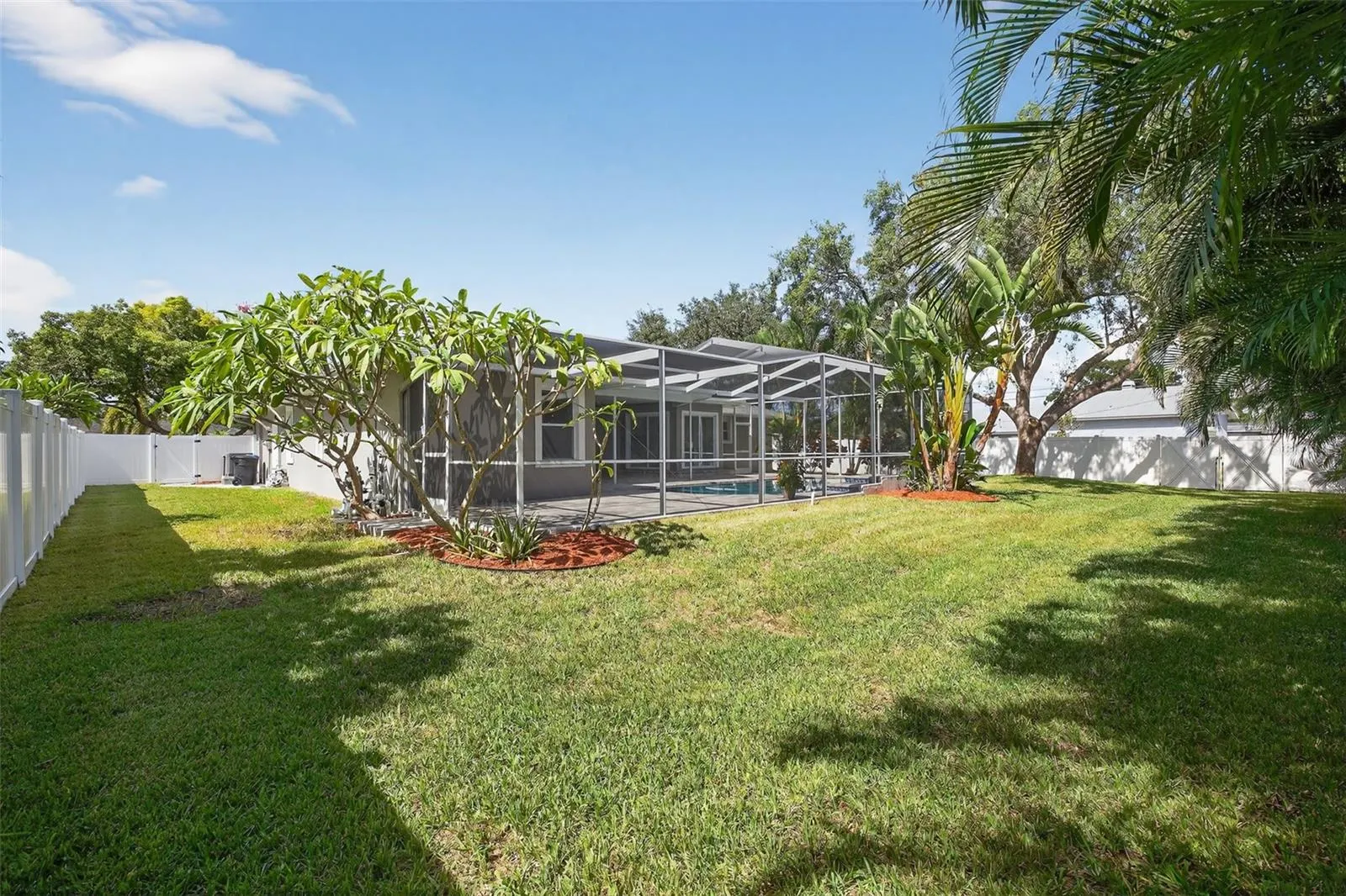 200 NW MADISON CIR