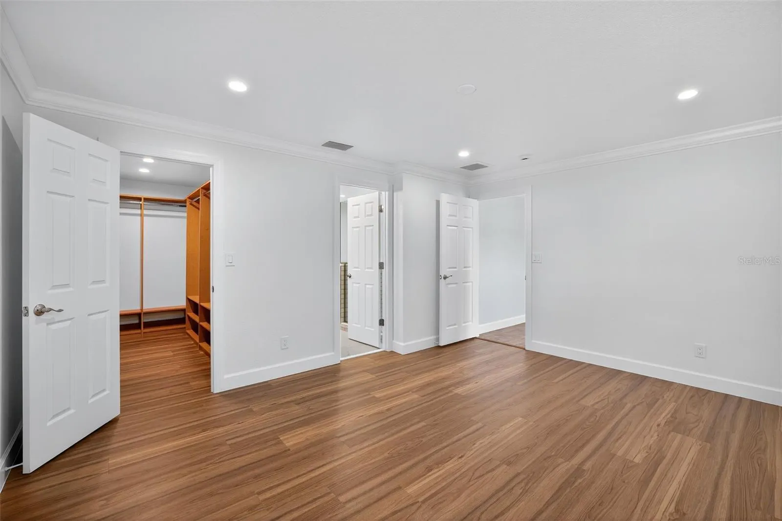200 NW MADISON CIR
