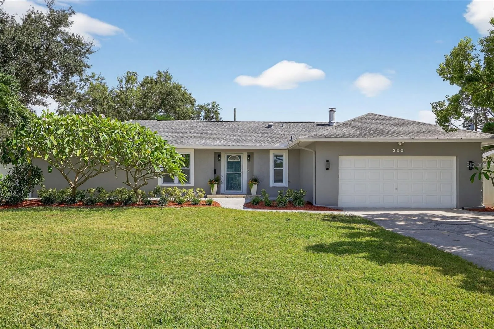 200 NW MADISON CIR