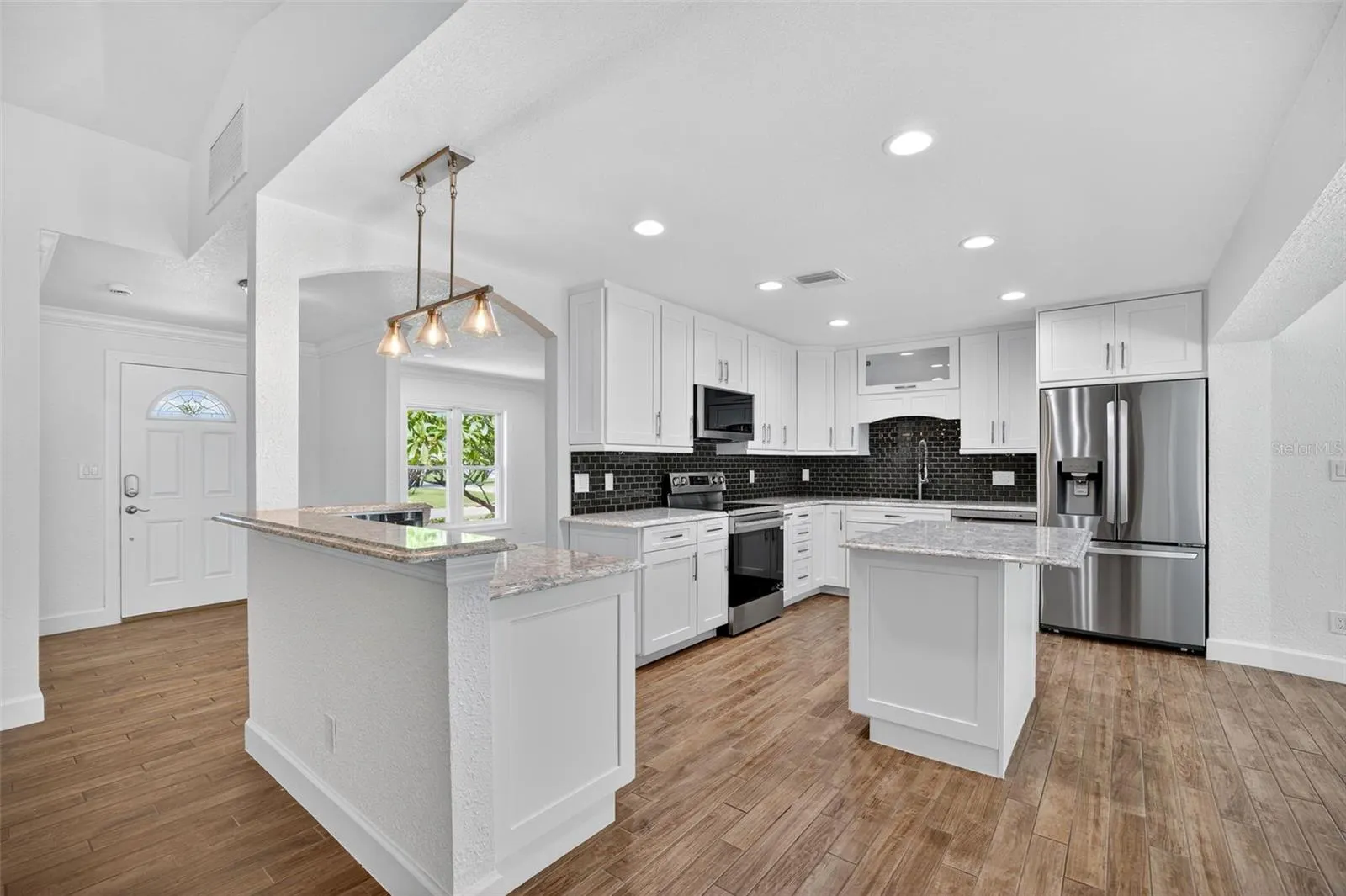 200 NW MADISON CIR