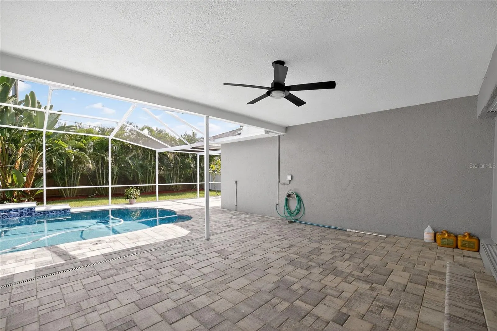 200 NW MADISON CIR