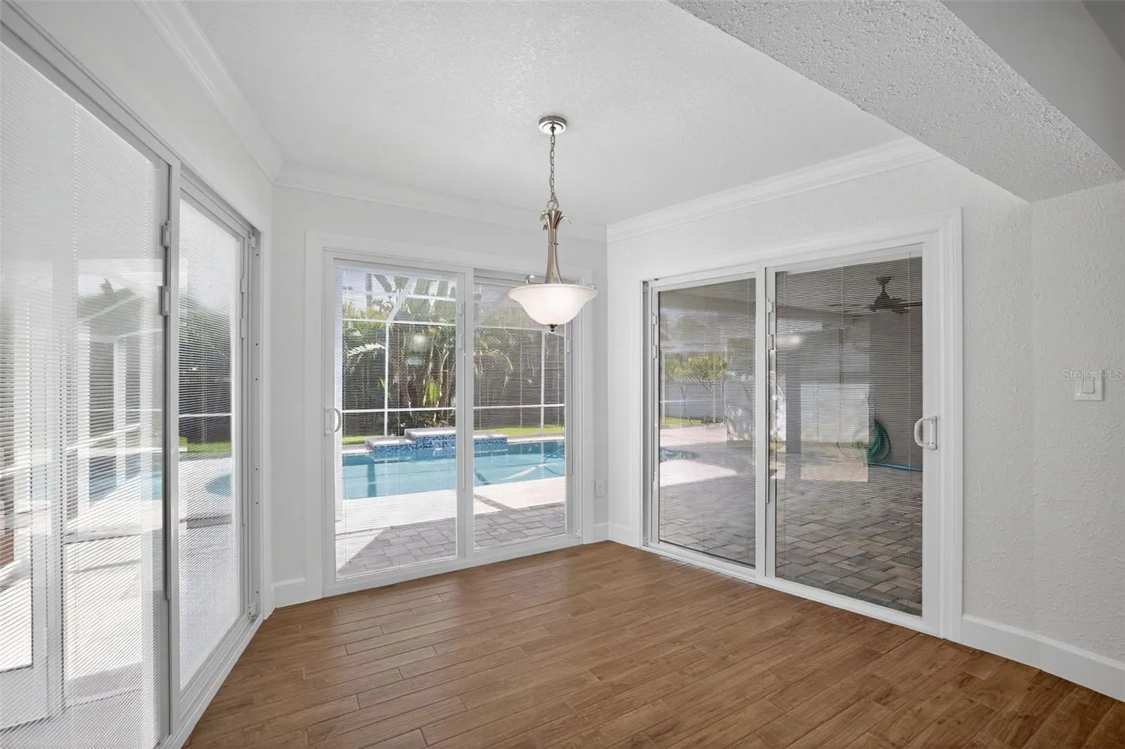 200 NW MADISON CIR