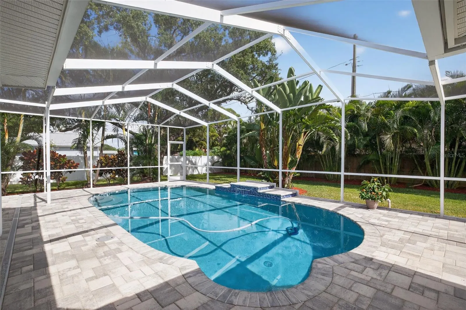 200 NW MADISON CIR