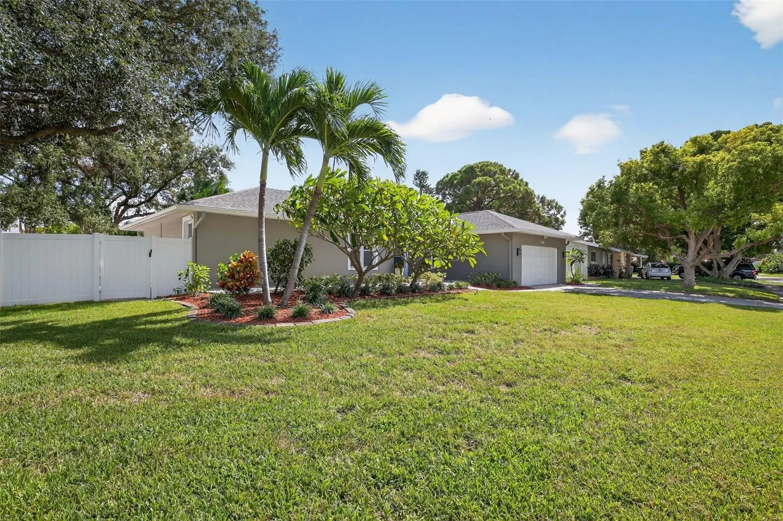 200 NW MADISON CIR