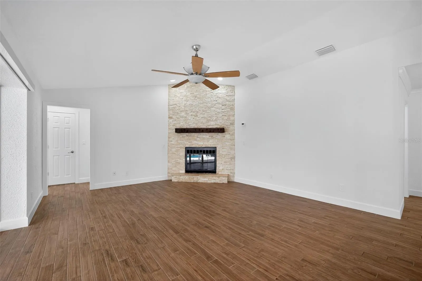 200 NW MADISON CIR