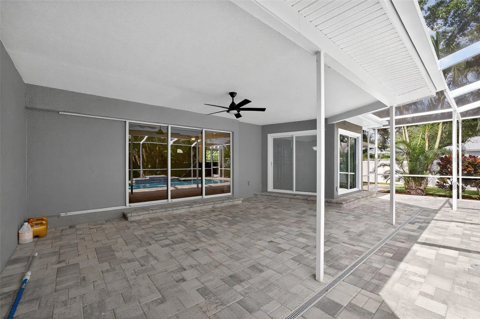 200 NW MADISON CIR