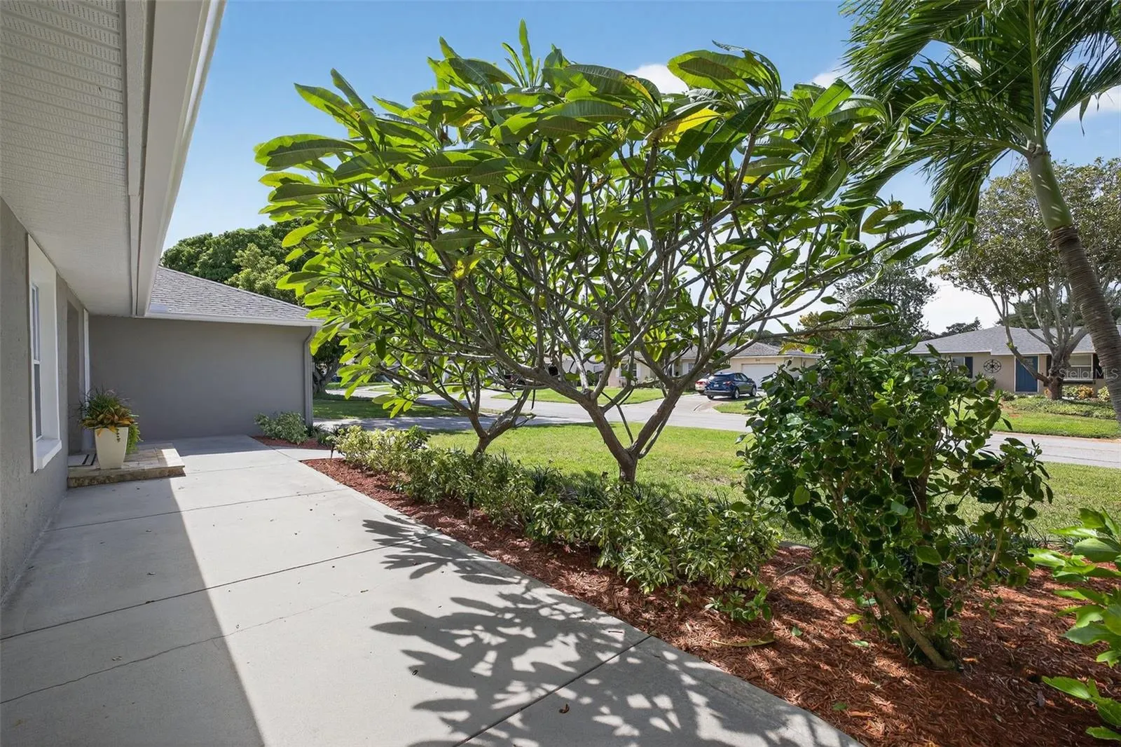 200 NW MADISON CIR