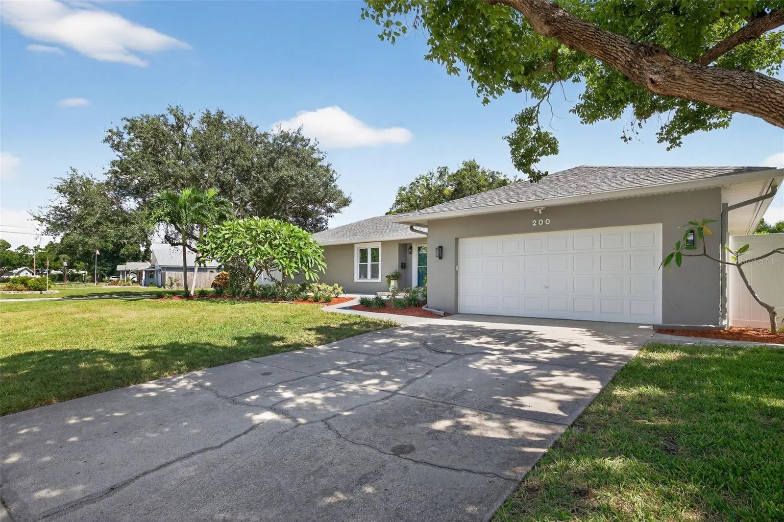 200 NW MADISON CIR