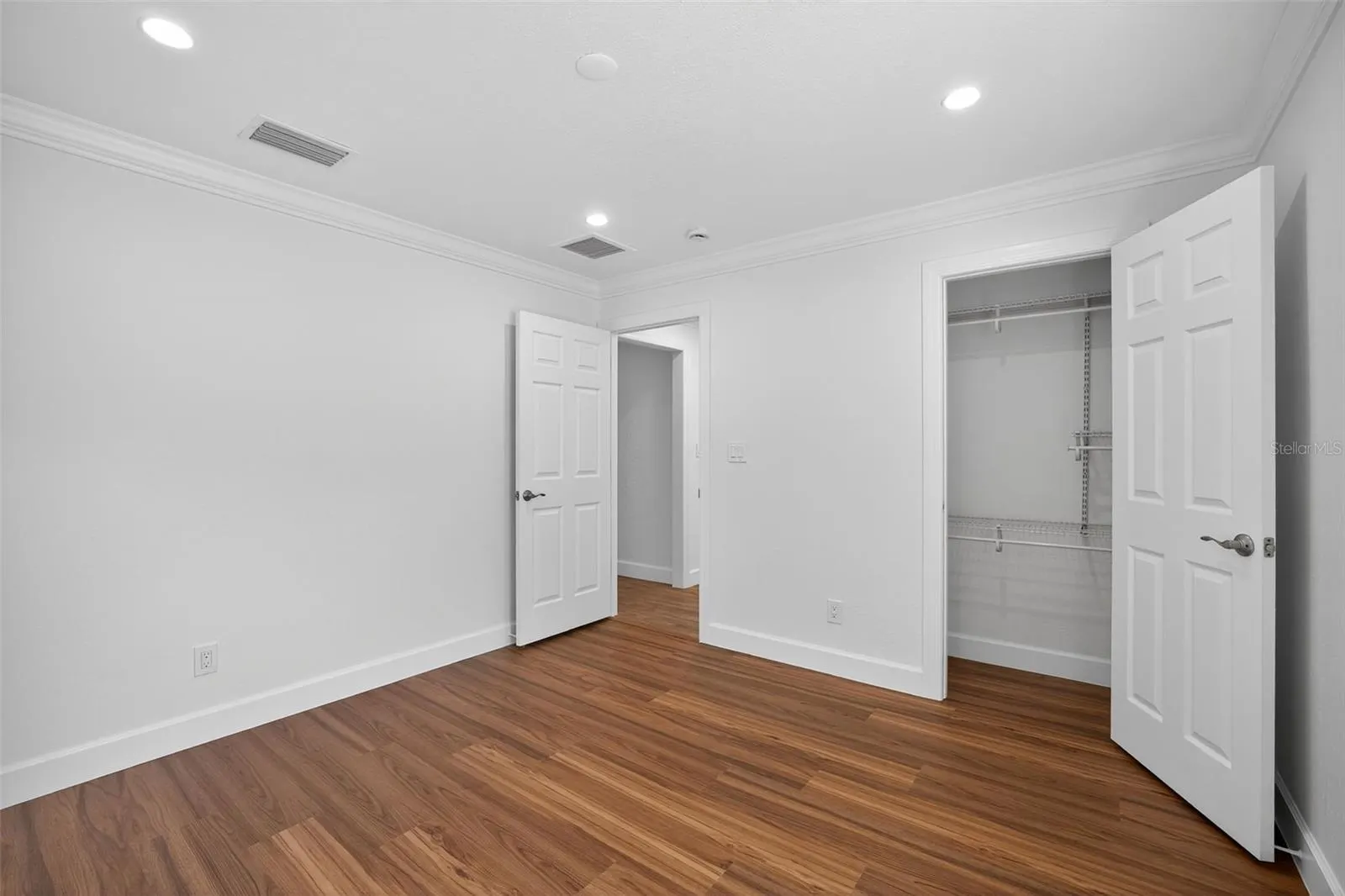 200 NW MADISON CIR