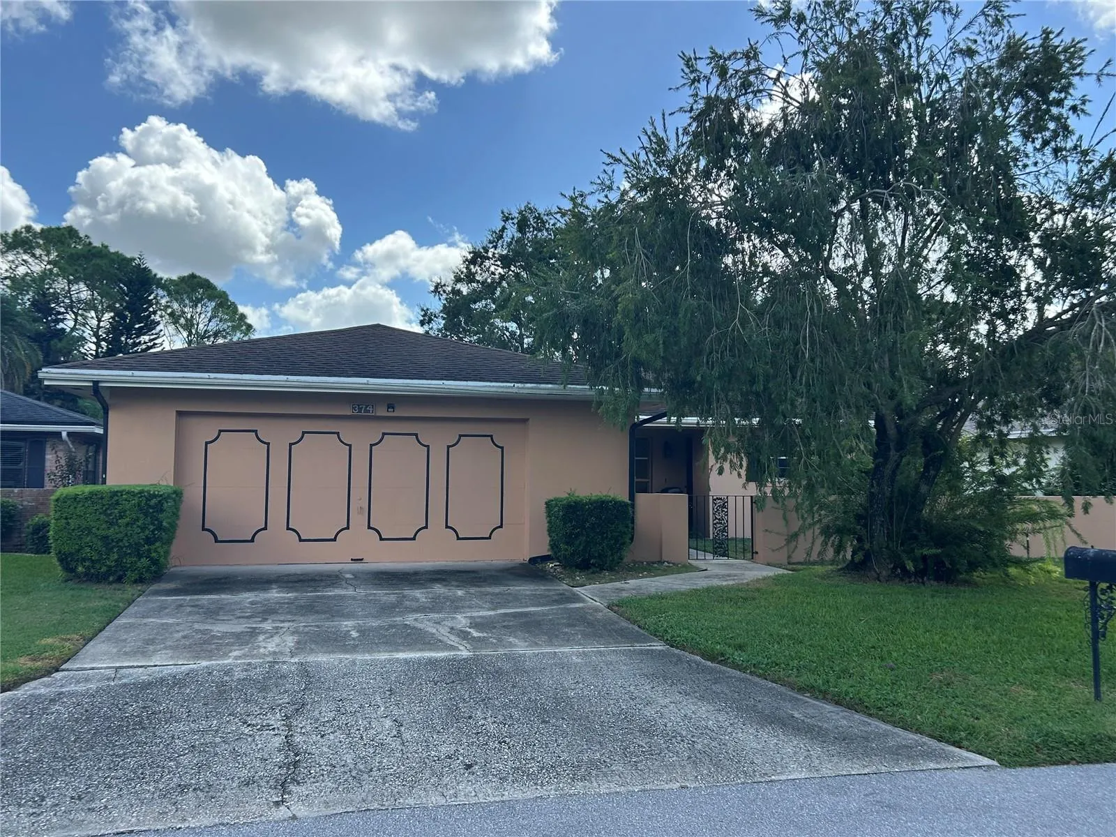 374 TROON CT