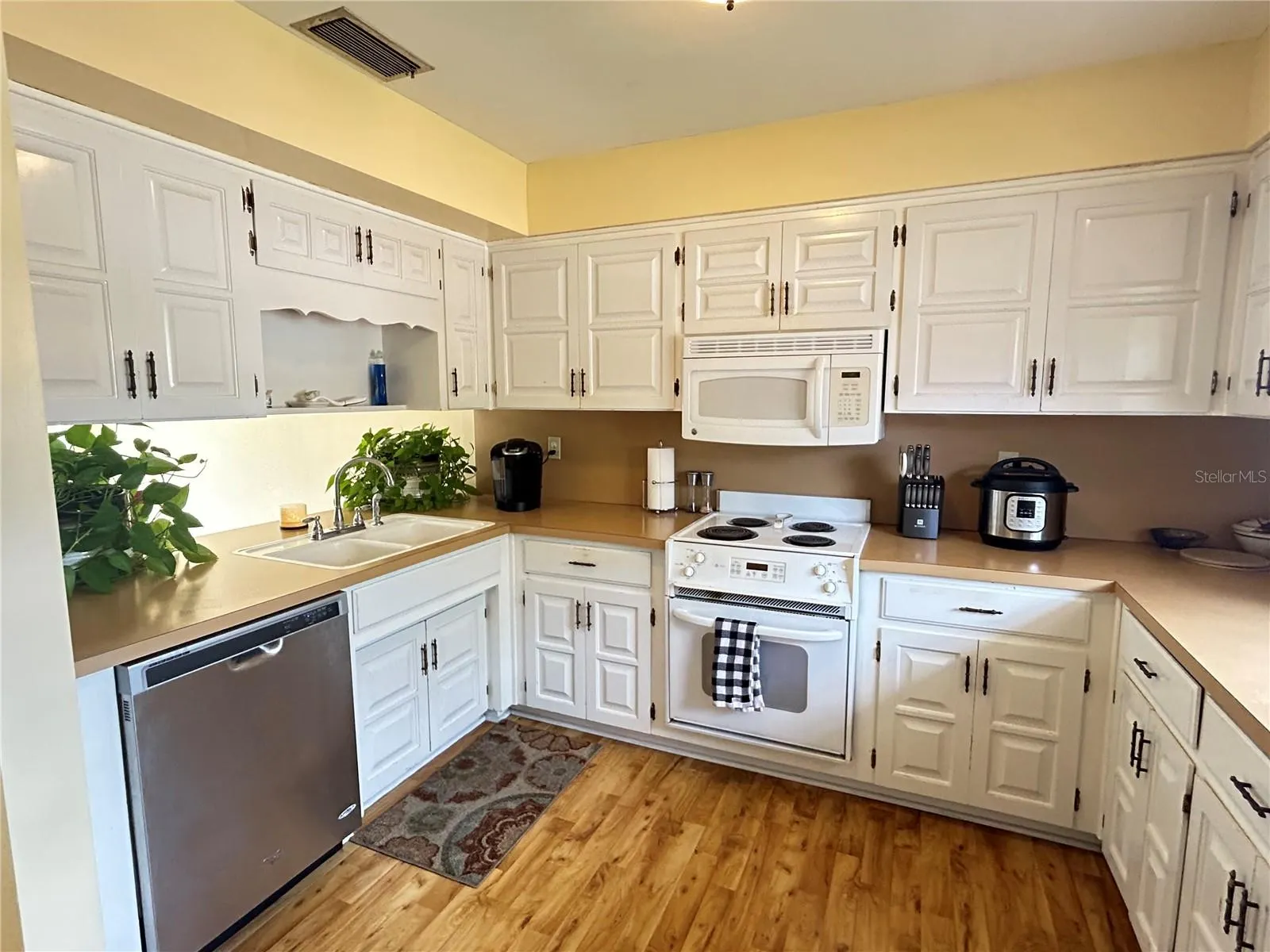 374 TROON CT
