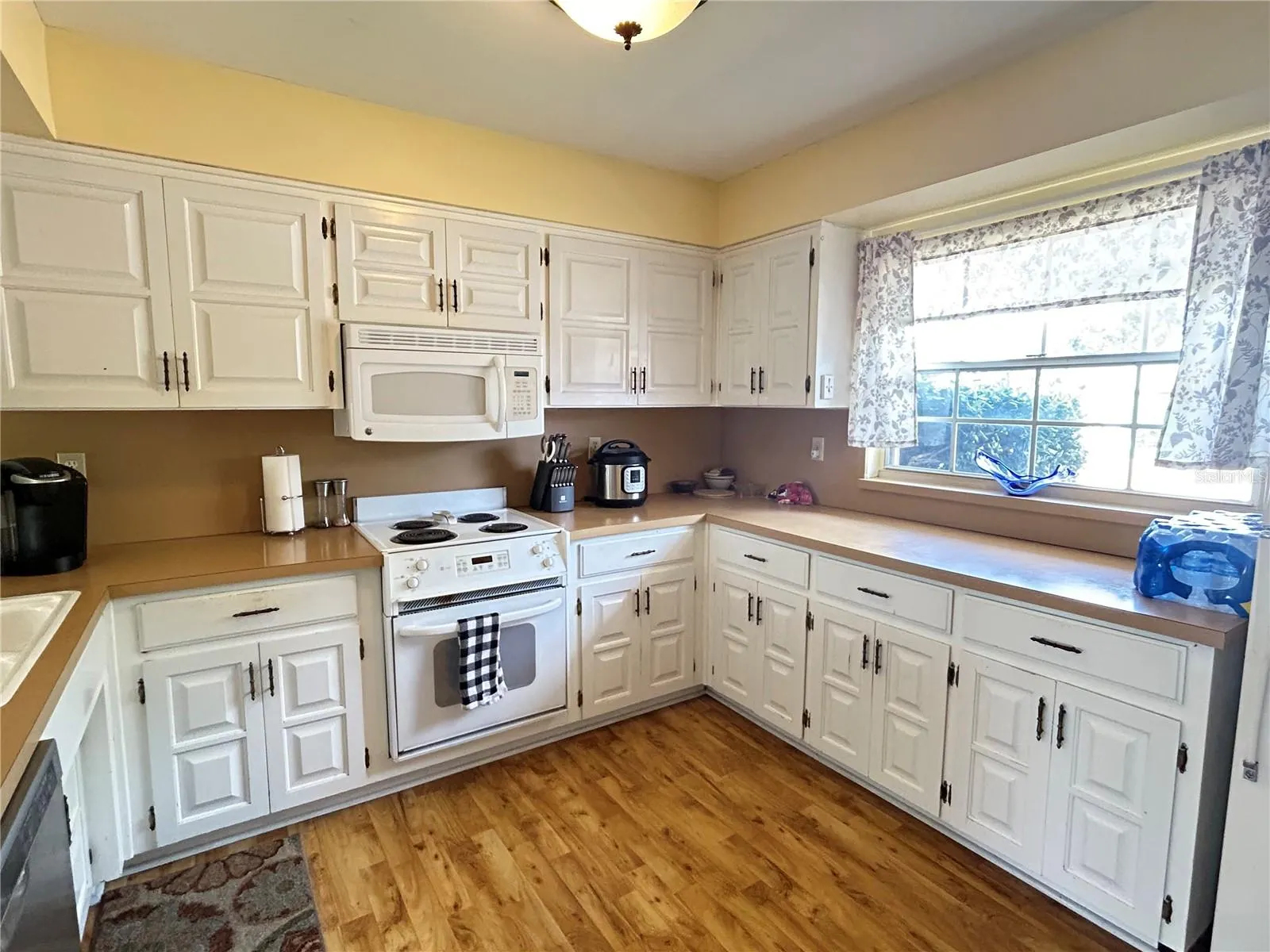 374 TROON CT