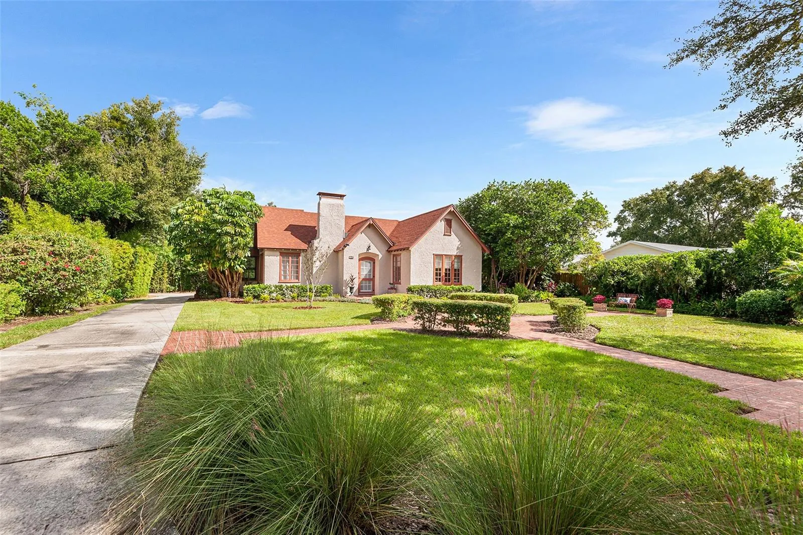1323 STATELY OAKS DR NW