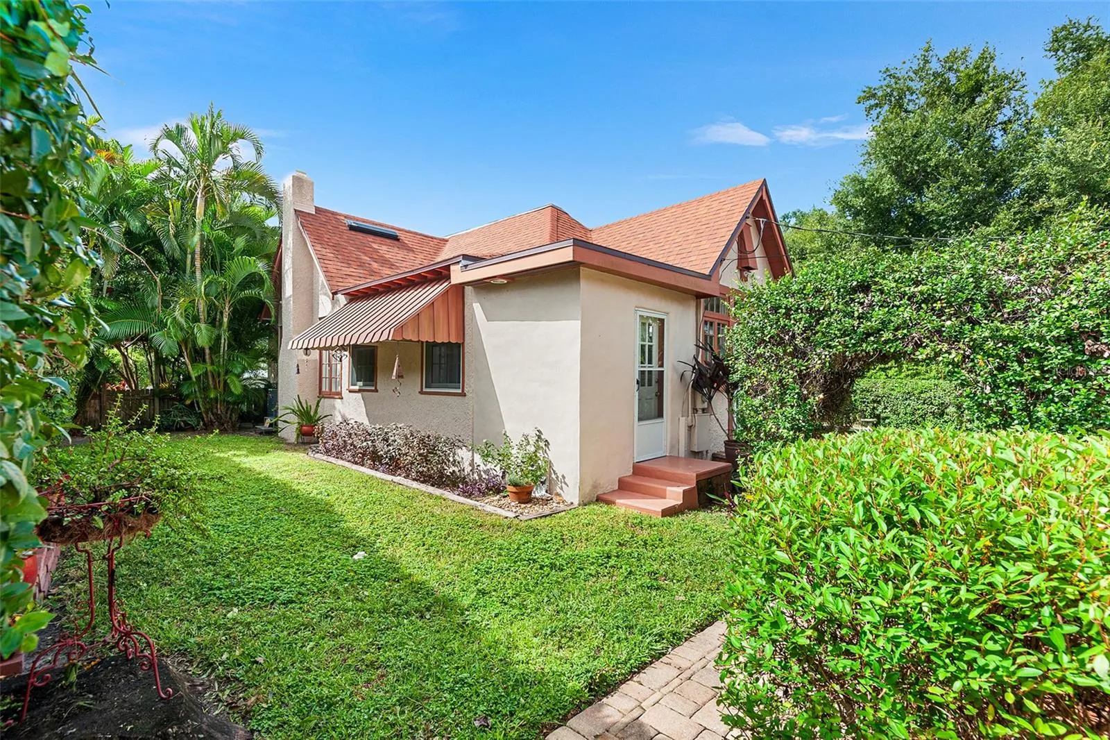 1323 STATELY OAKS DR NW