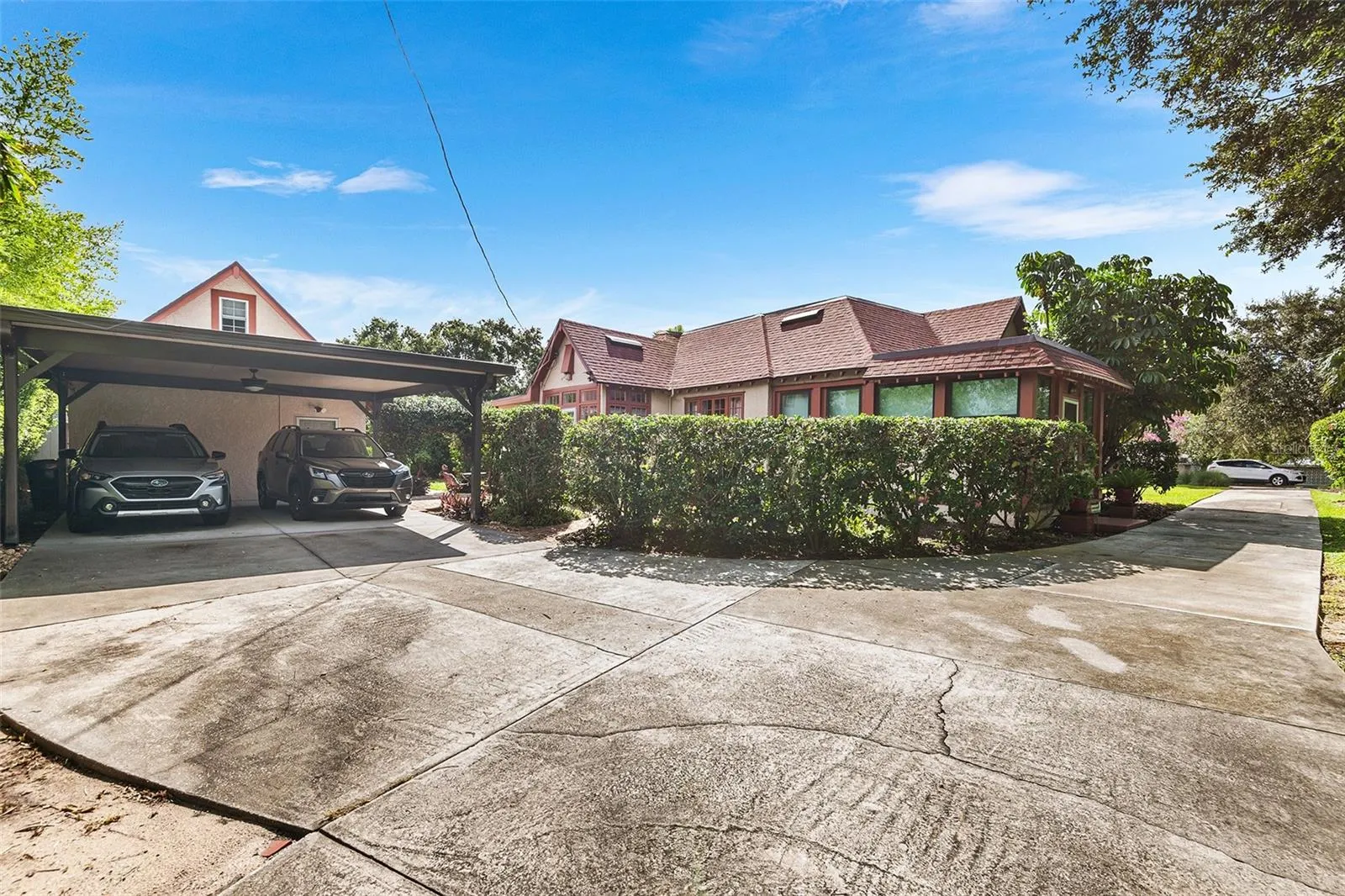 1323 STATELY OAKS DR NW