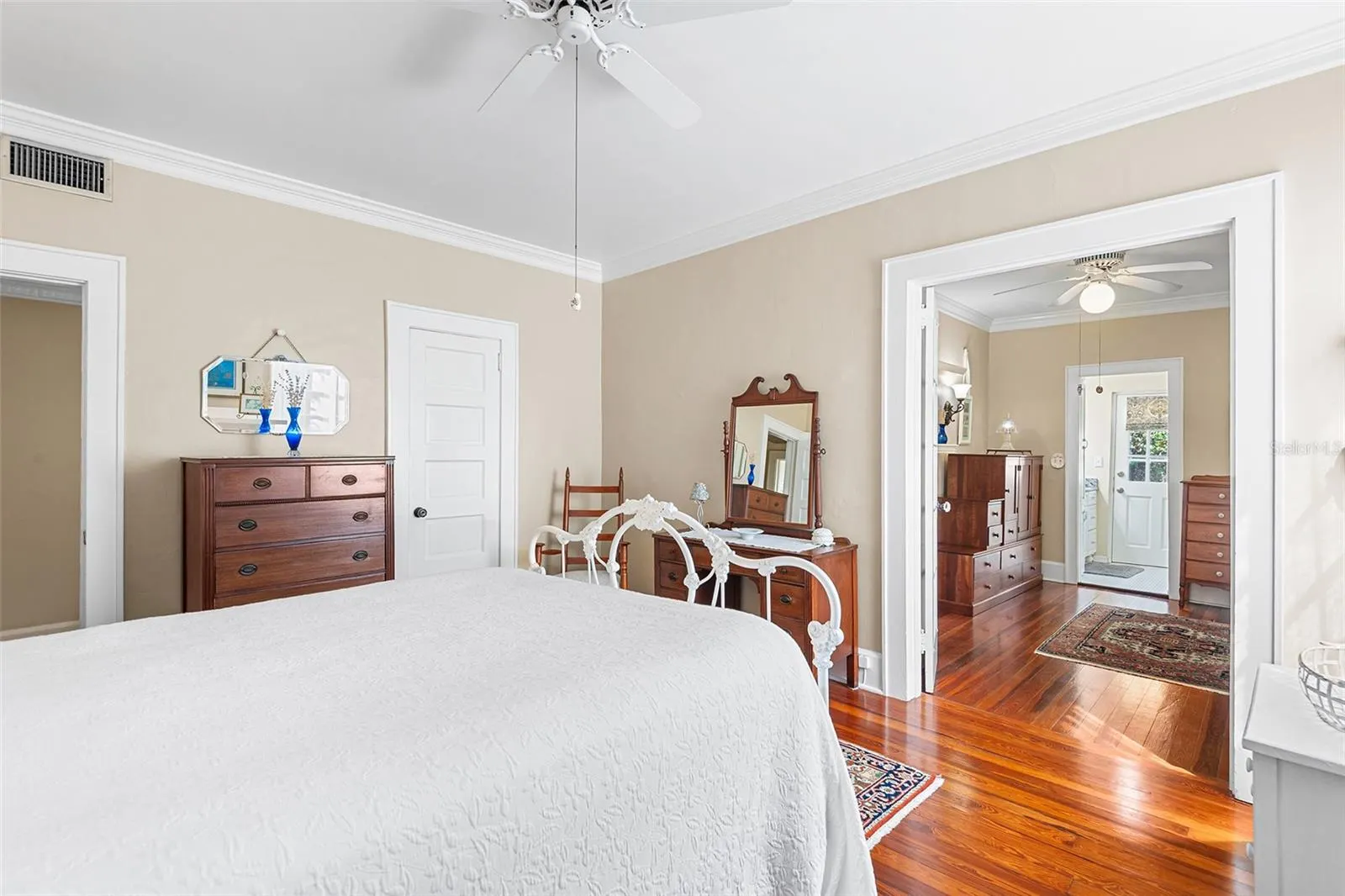 1323 STATELY OAKS DR NW