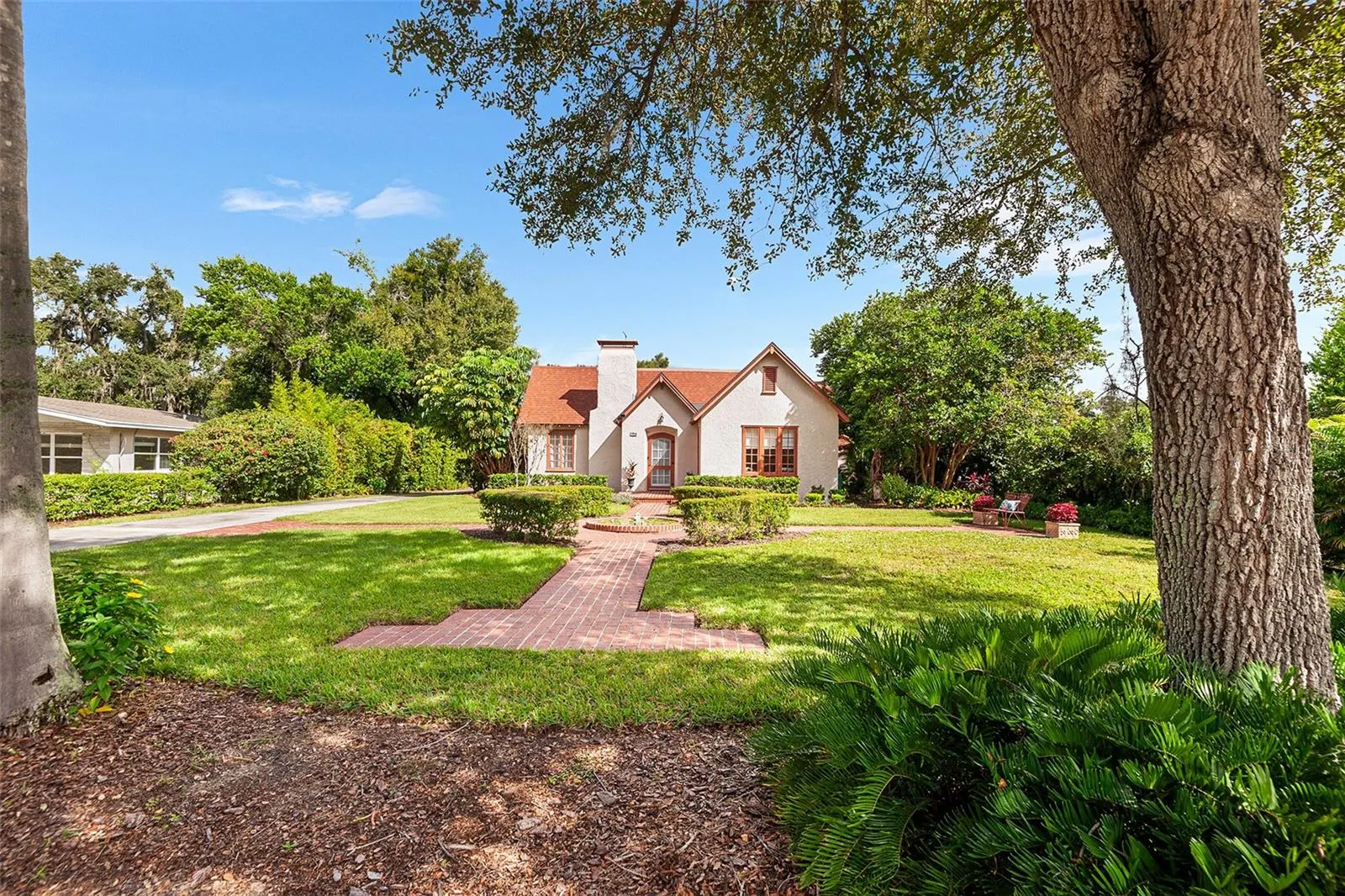 1323 STATELY OAKS DR NW