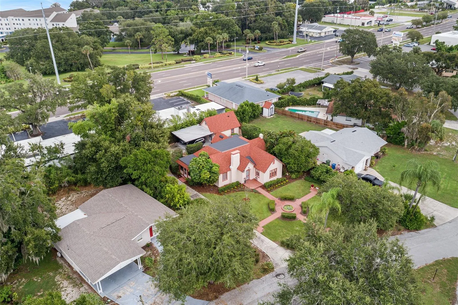 1323 STATELY OAKS DR NW