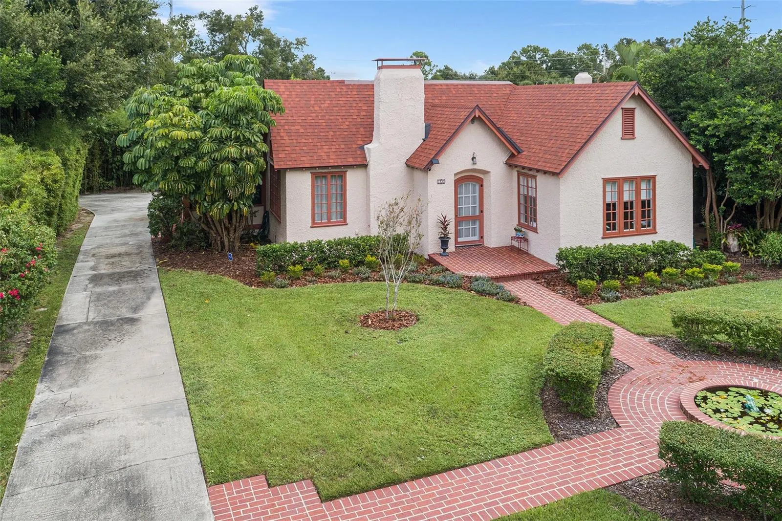 1323 STATELY OAKS DR NW