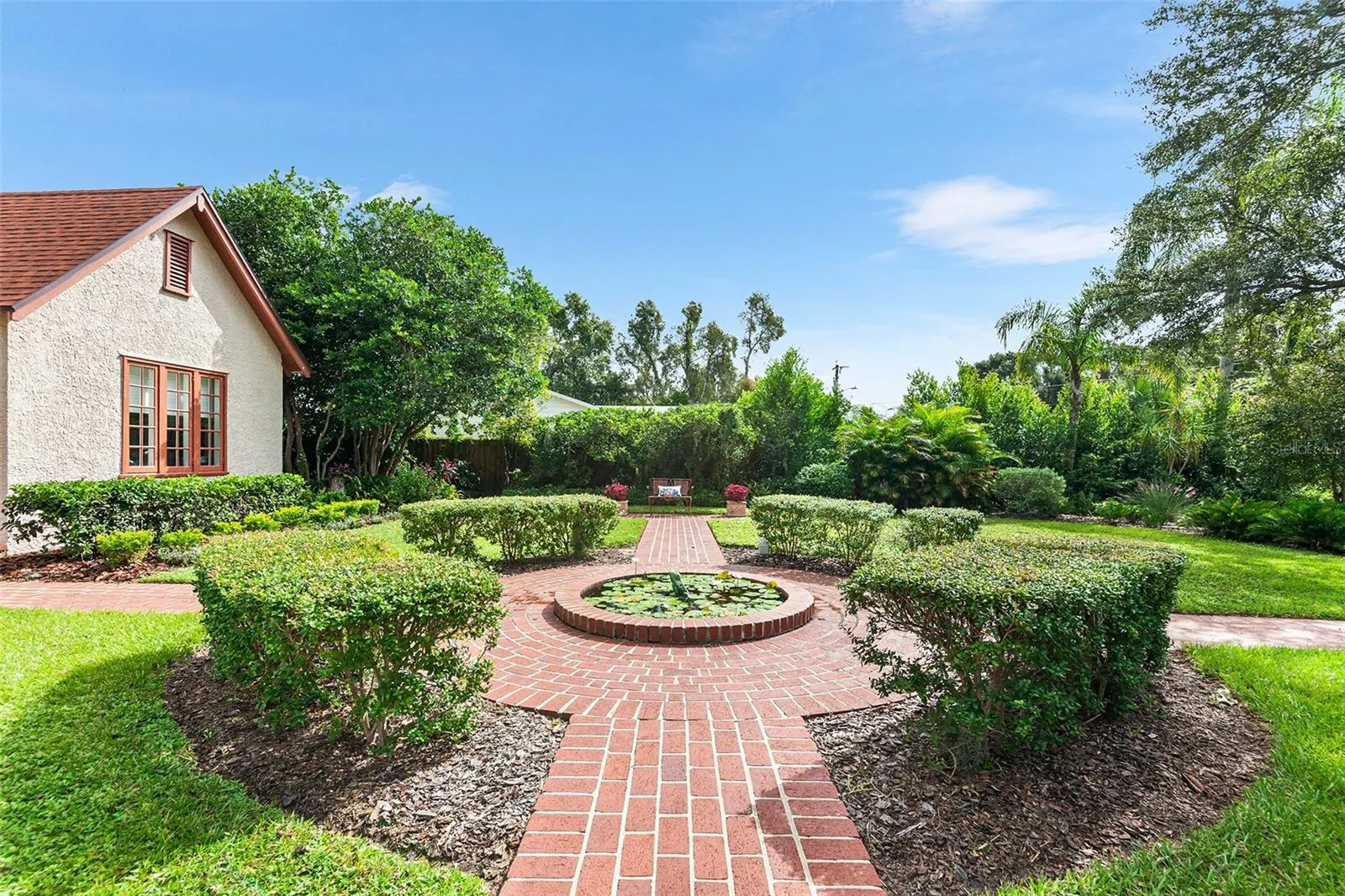 1323 STATELY OAKS DR NW