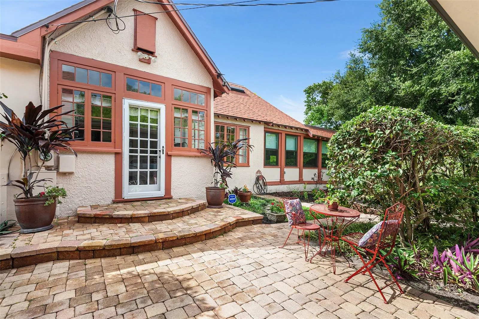 1323 STATELY OAKS DR NW