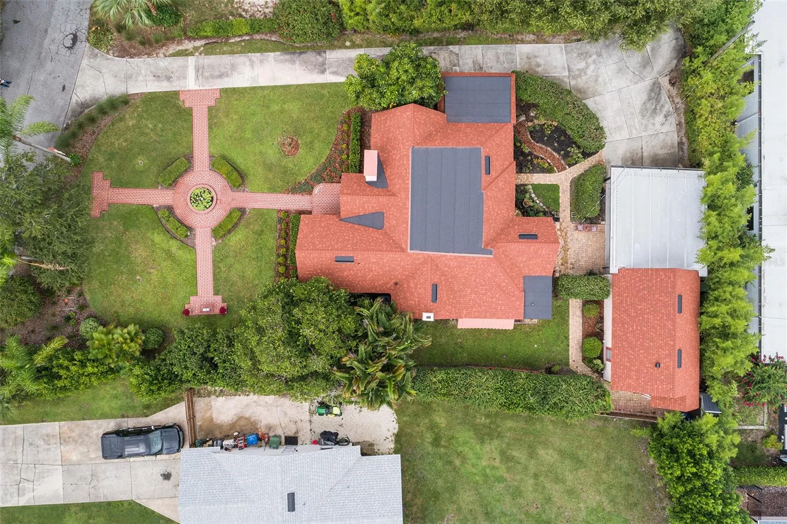 1323 STATELY OAKS DR NW