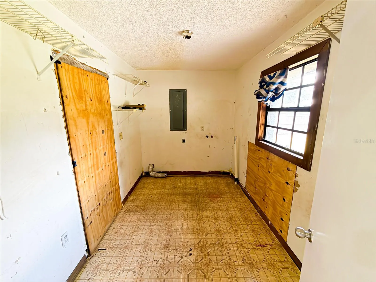 415 3RD ST W