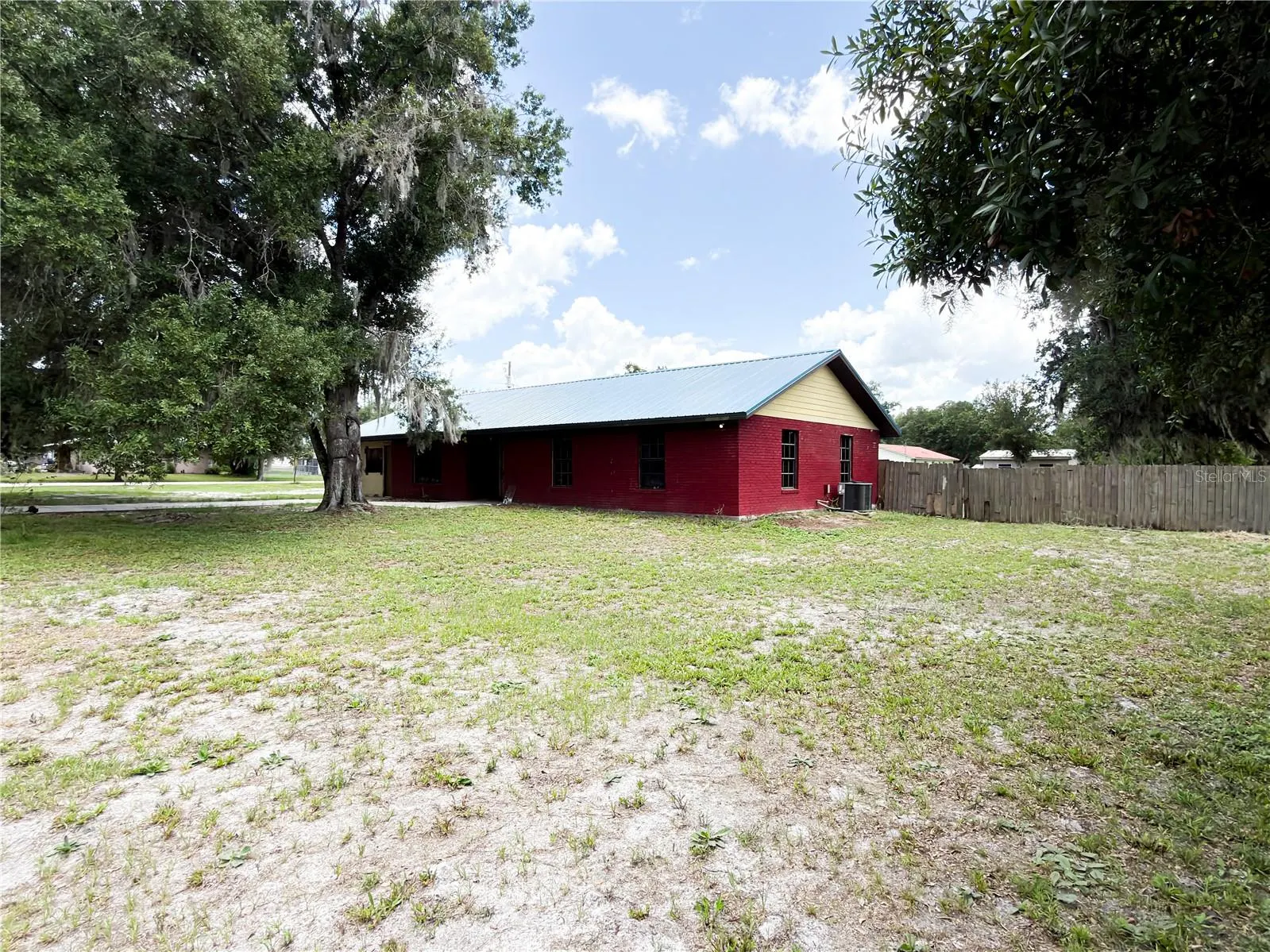 415 3RD ST W