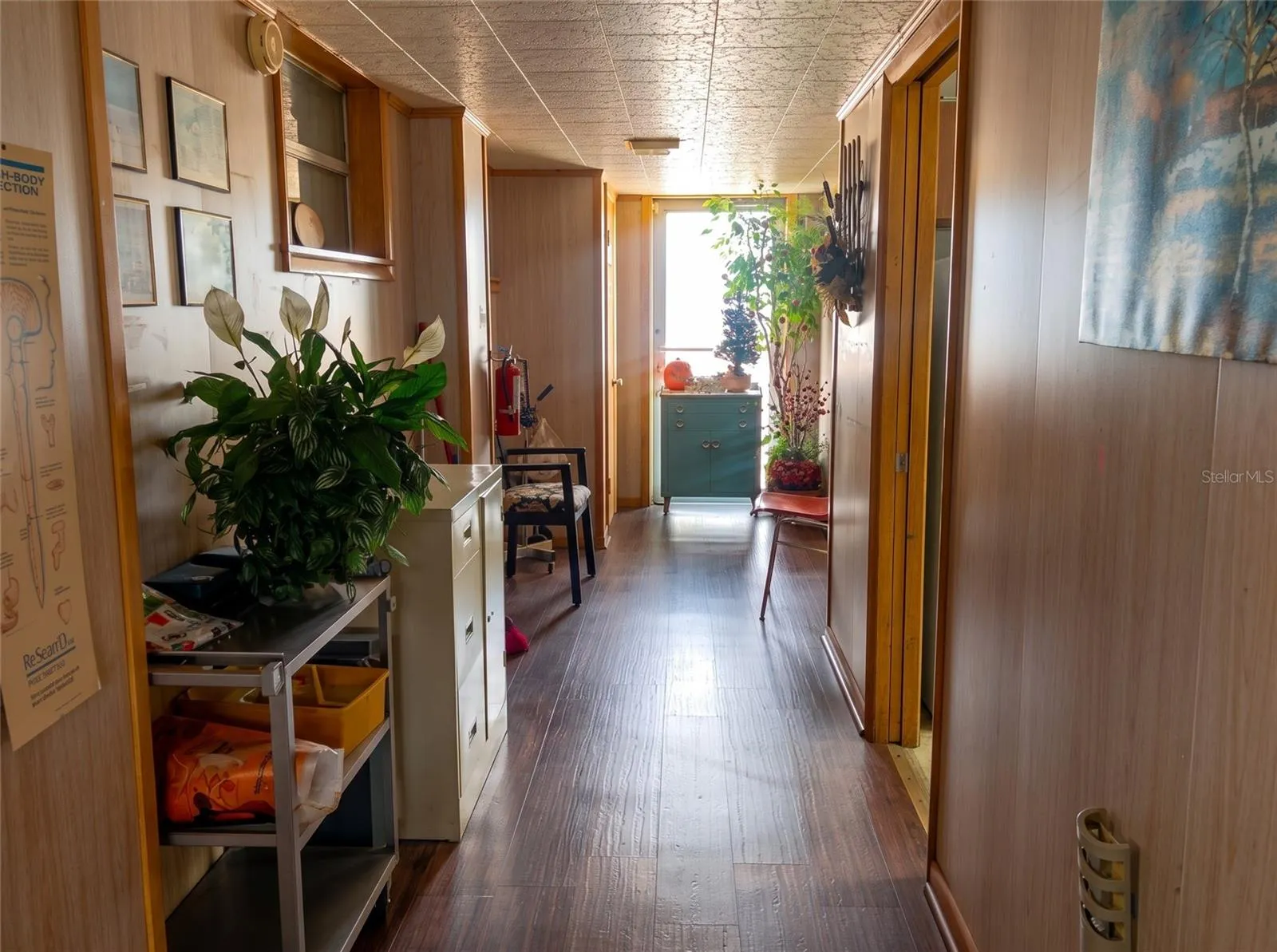 302 W MAIN ST