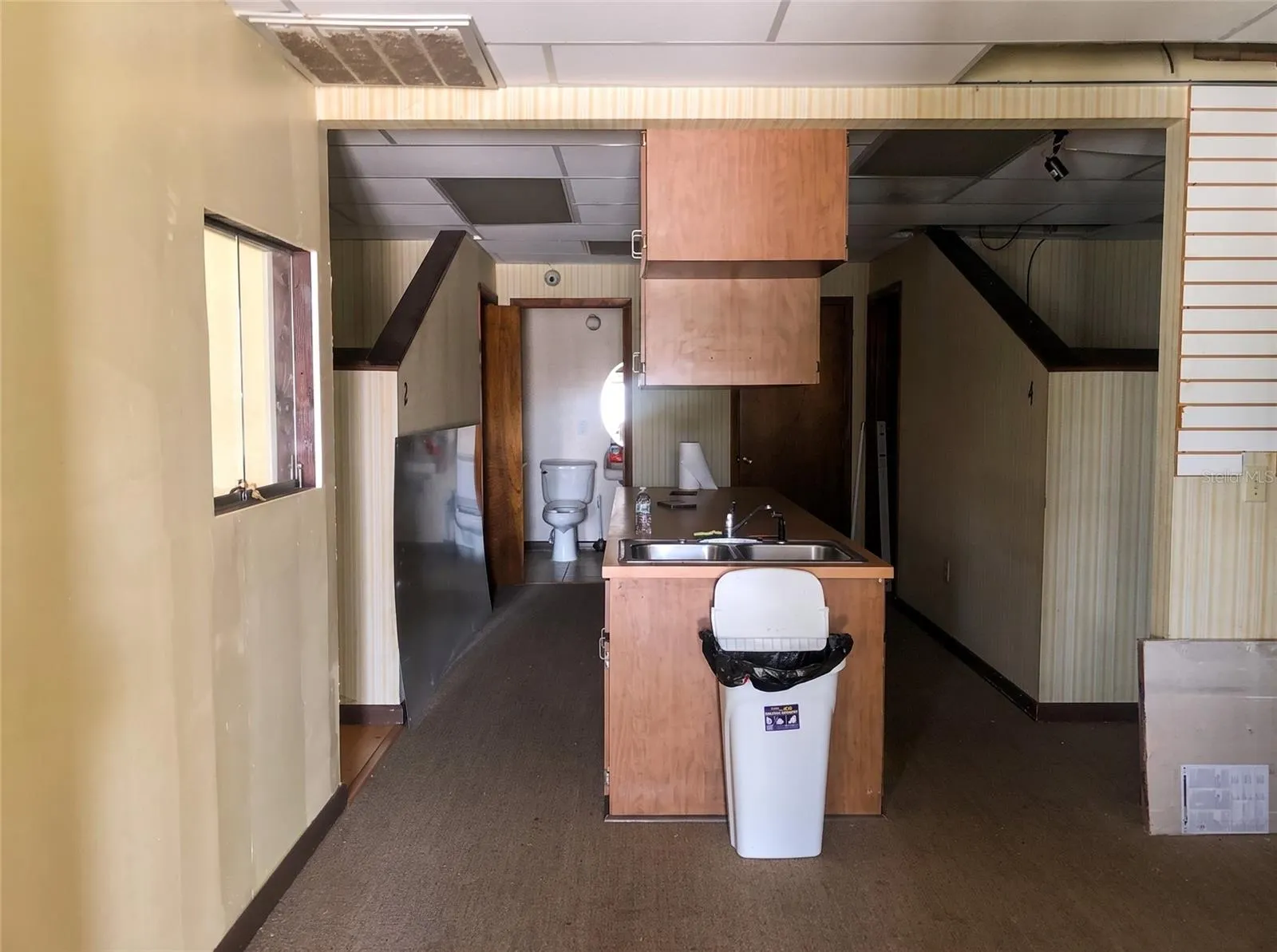 302 W MAIN ST