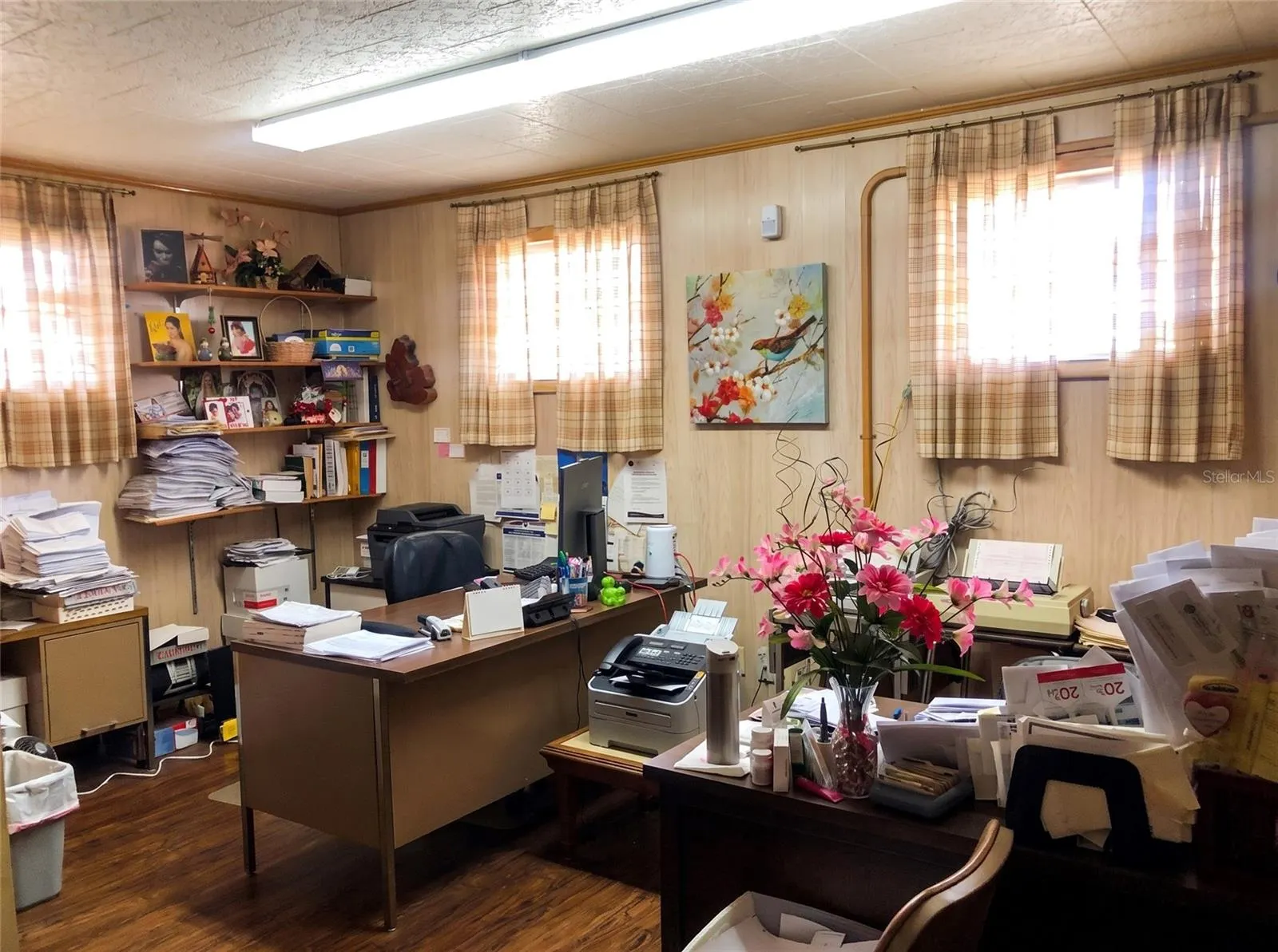302 W MAIN ST