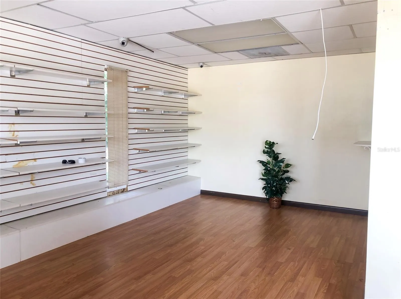 302 W MAIN ST