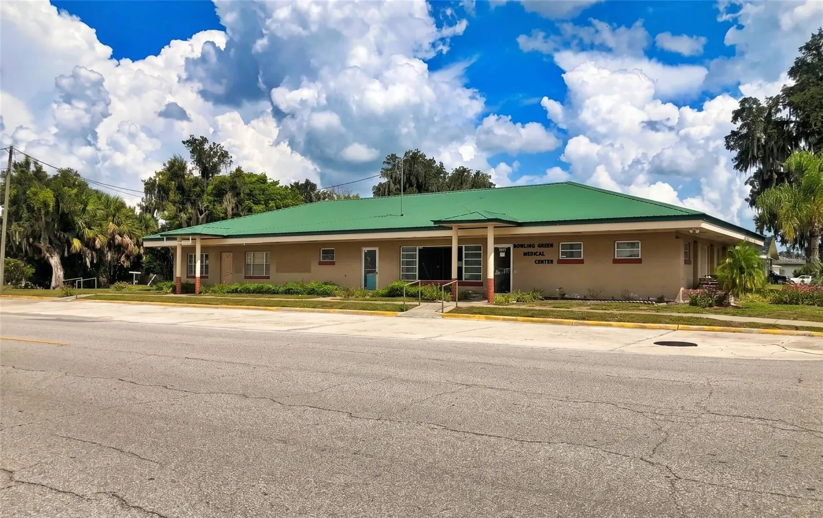 302 W MAIN ST