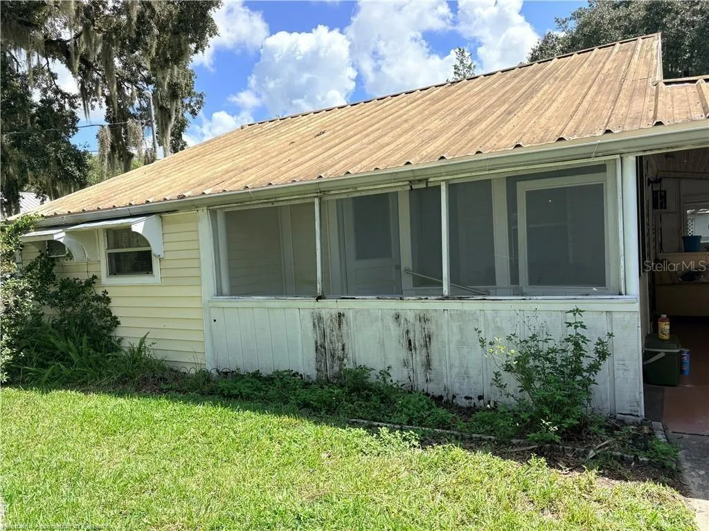 311 S 8TH AVE
