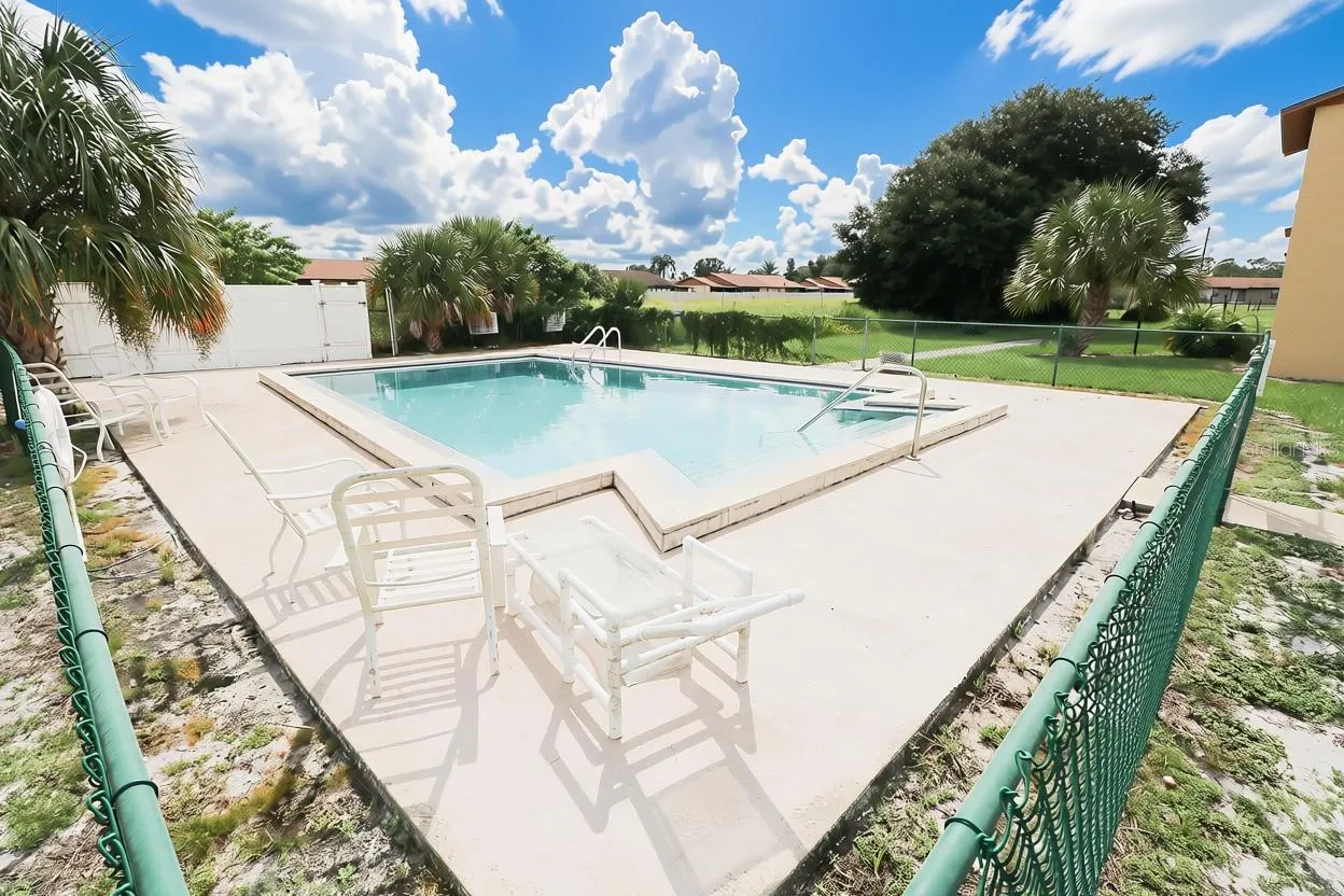 503 MANOR CIR