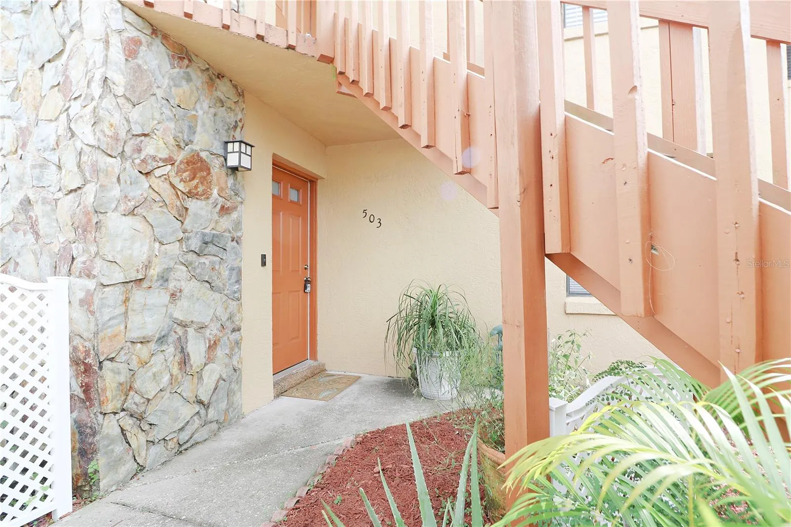 503 MANOR CIR