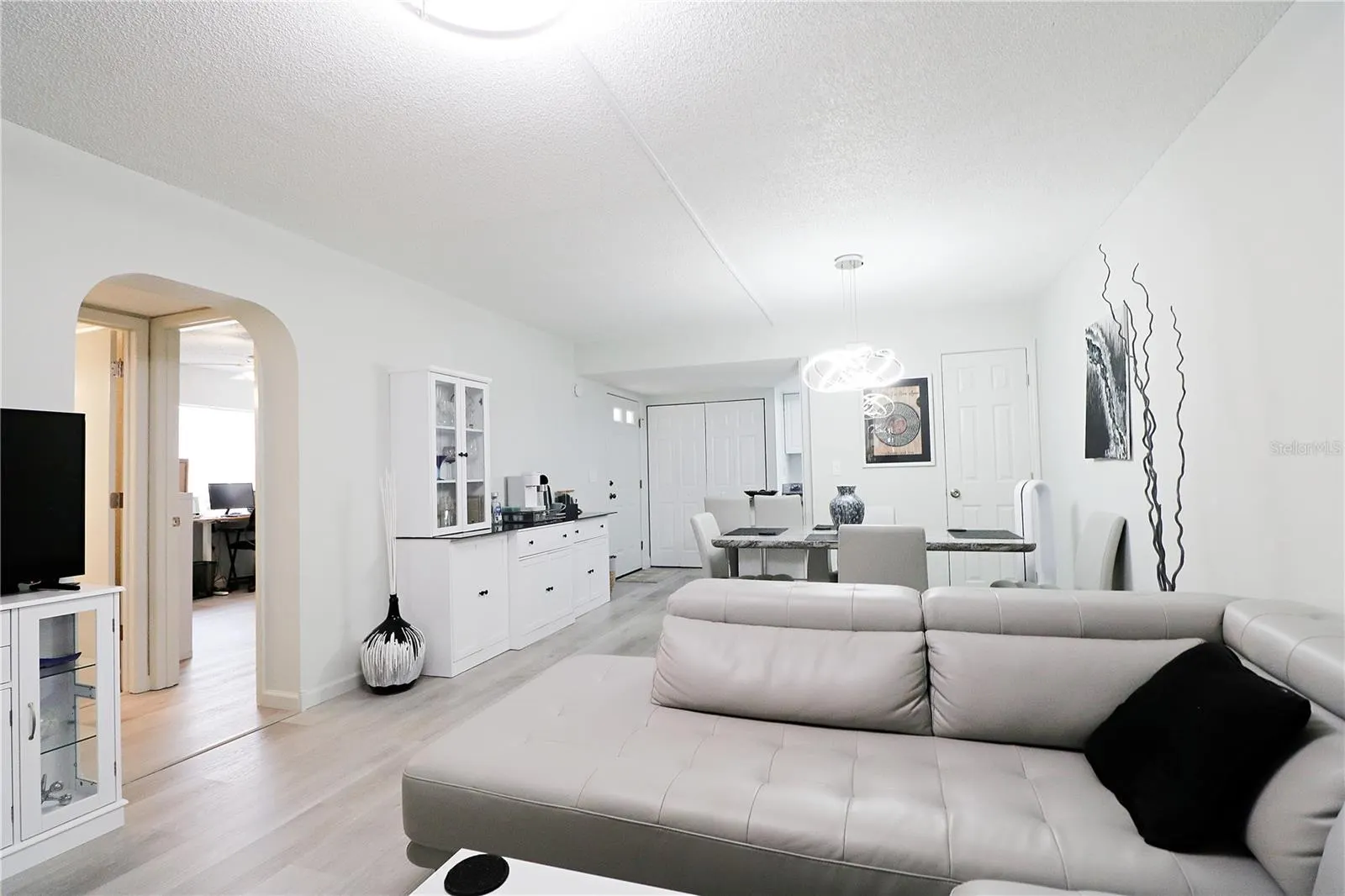 503 MANOR CIR