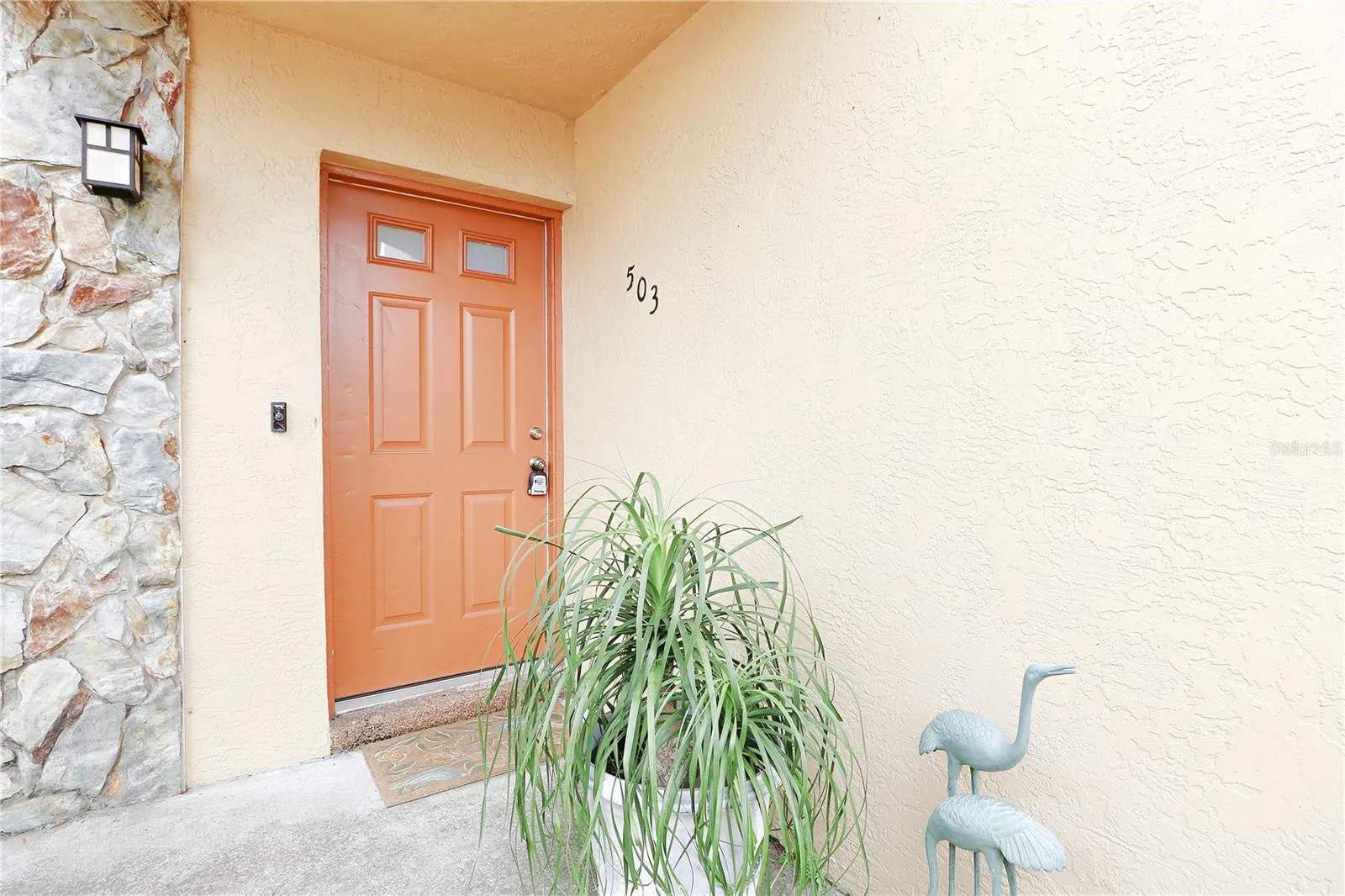 503 MANOR CIR
