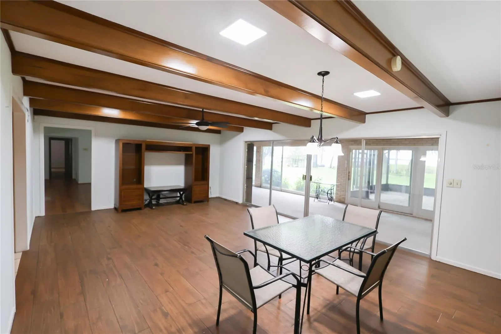 1020 W LAKE HAMILTON DR