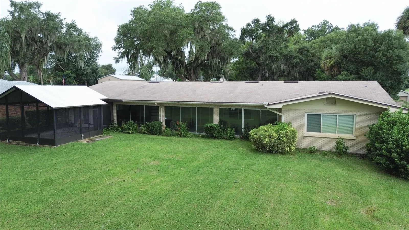 1020 W LAKE HAMILTON DR