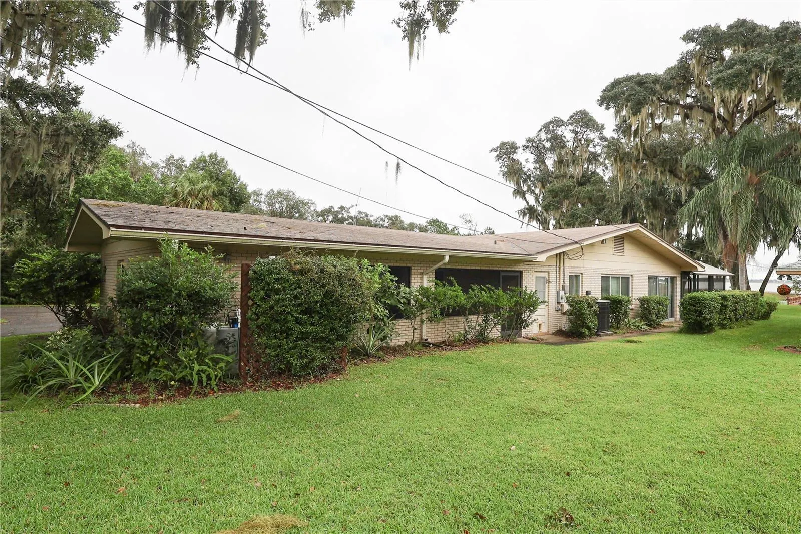 1020 W LAKE HAMILTON DR