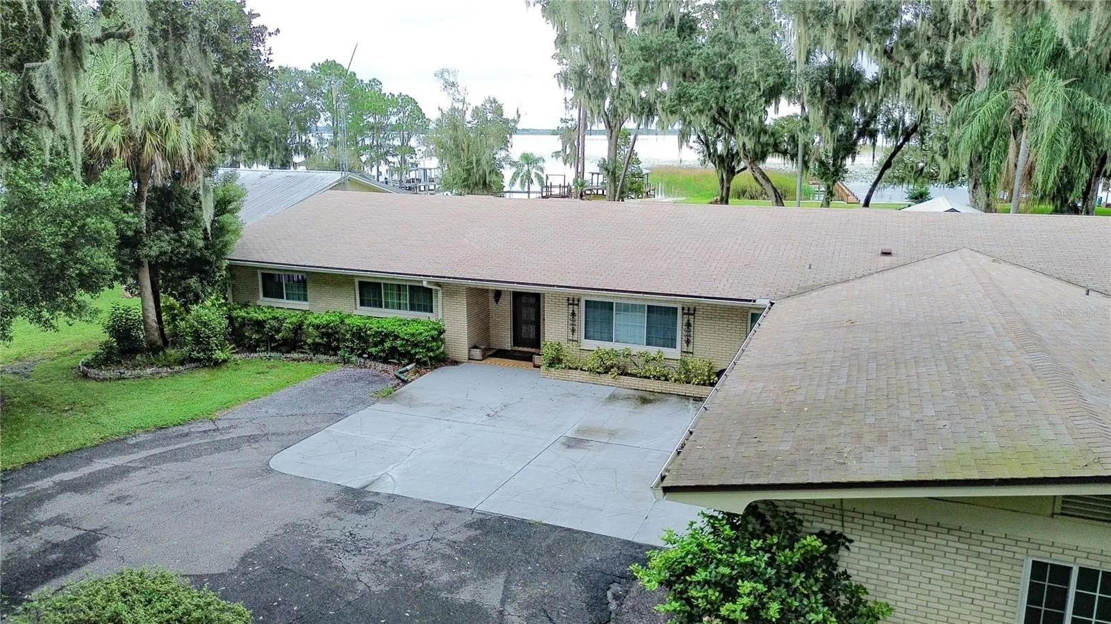 1020 W LAKE HAMILTON DR